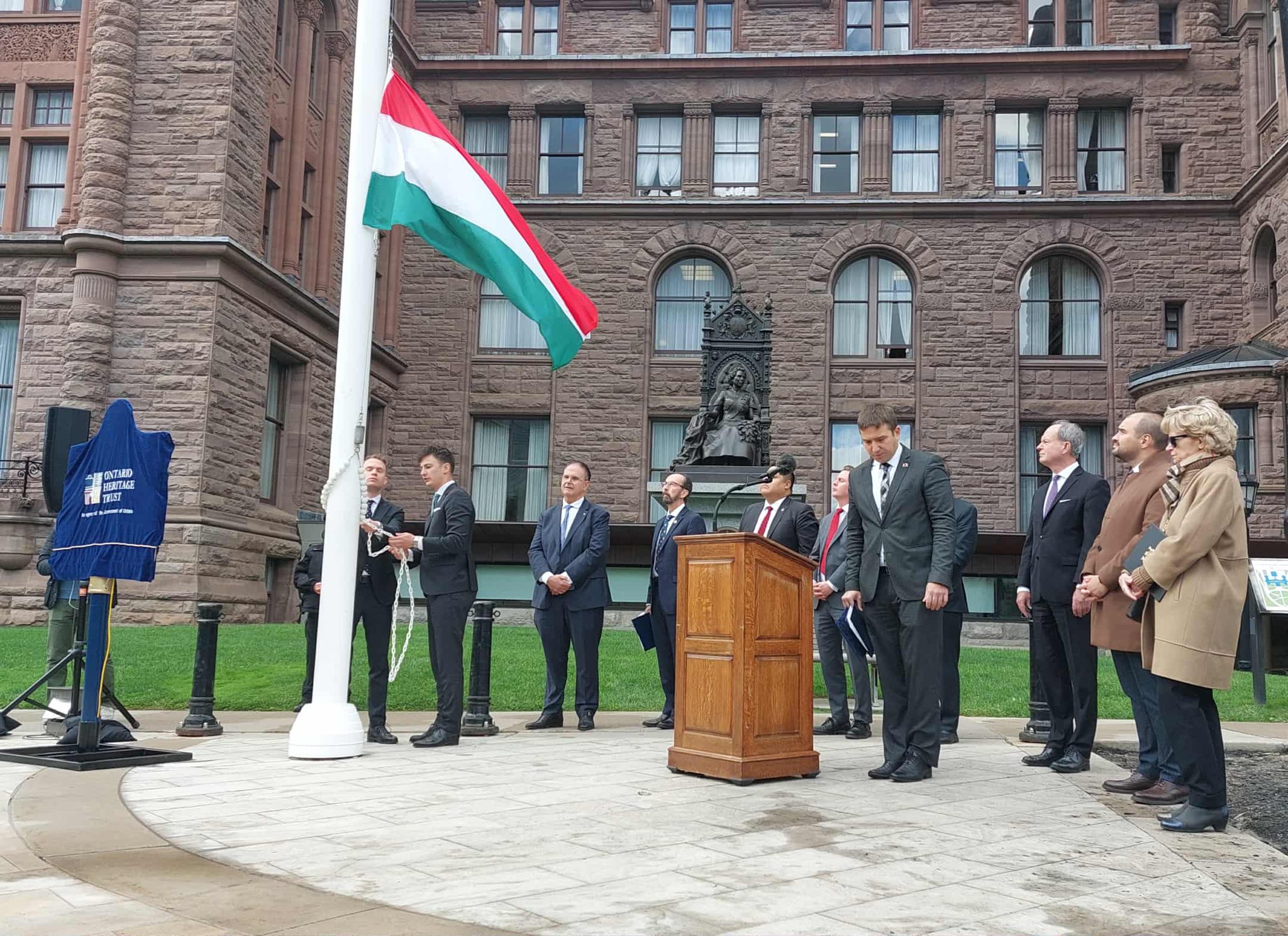 Dr. Gábor Péter Artner, Deputy CEO of the Hungarian Export Promotion Agency (HEPA), and Dr. János Jákó, Consul General of Hungary in Toronto, raising the Hungarian flag in front of the Ontario Provincial Parliament to commemorate the 1956 Hungarian Revolution.