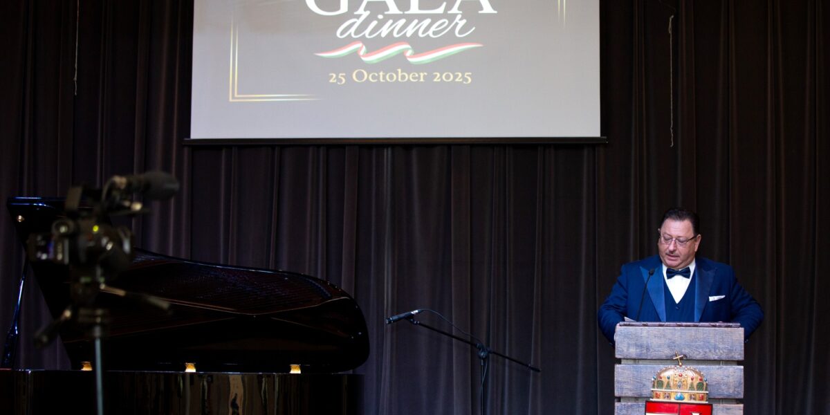 Sandor Balla, Executive Director of the HEPA Regional Office Canada, delivering a speech at the Hungarian Heritage Month gala dinner at the Hungarian Canadian Cultural Centre in Toronto.