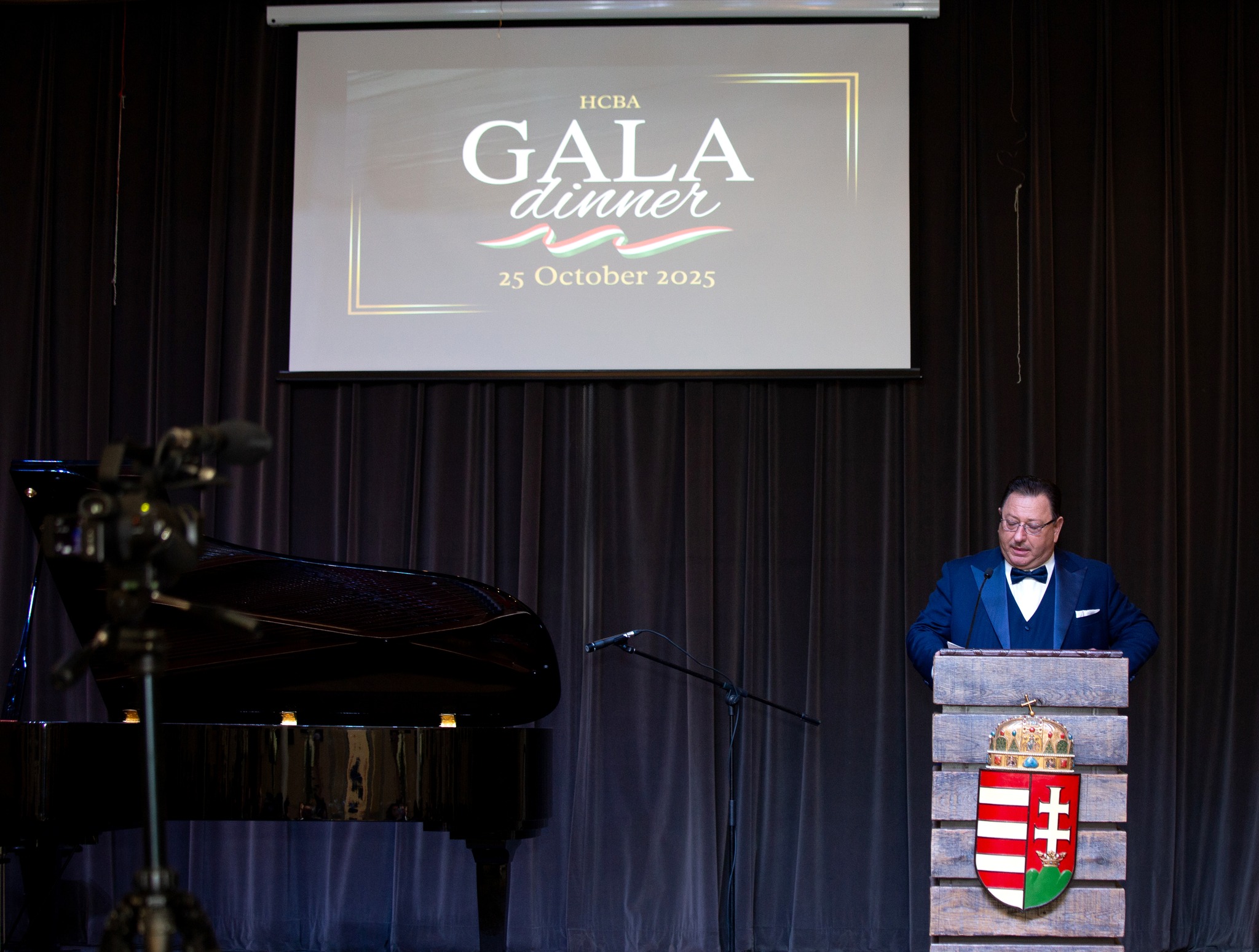 Sandor Balla, Executive Director of the HEPA Regional Office Canada, delivering a speech at the Hungarian Heritage Month gala dinner at the Hungarian Canadian Cultural Centre in Toronto.